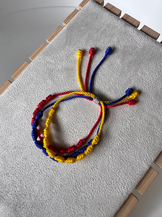Handknit Tricolor